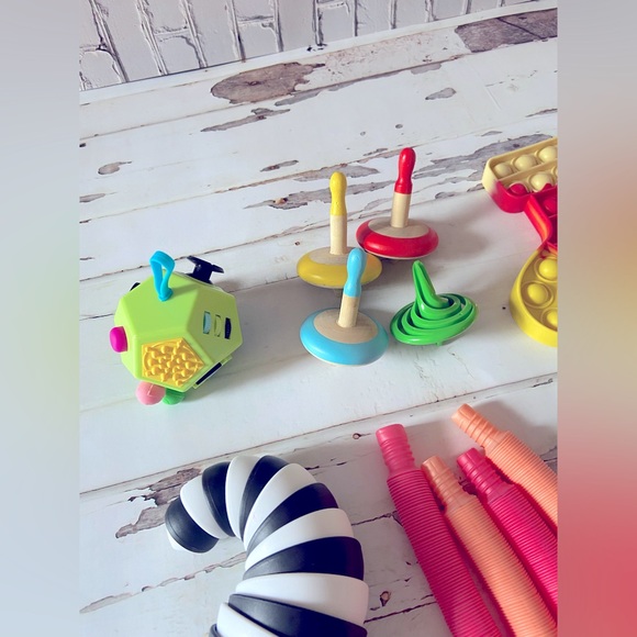 Mixed Sensory/Fidget lot - Picture 4 of 9